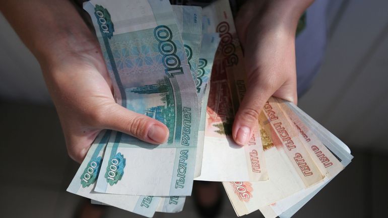 Le rouble perd 10% de sa valeur face au dollar et à l'euro