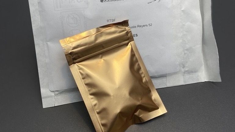 La drogue arrive dans une simple enveloppe postale