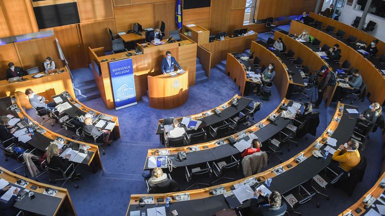 Parlement bruxellois: la première commission délibérative de l'histoire remet 43 recommandations au parlement