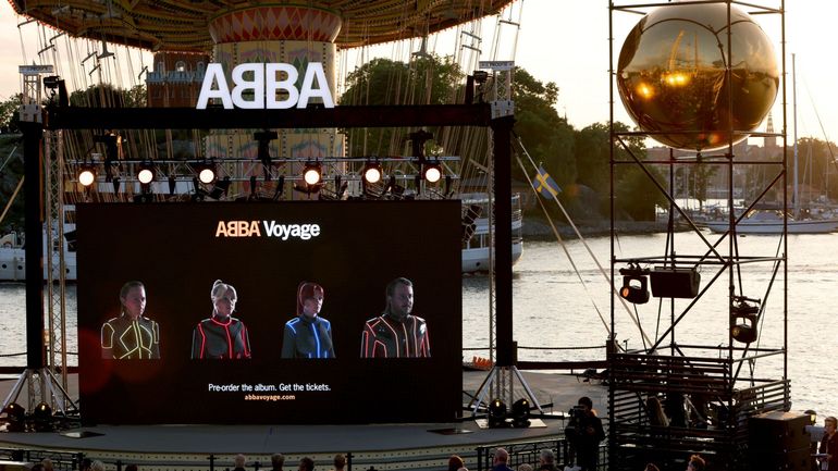 ABBA suspend sa promotion pendant 24 heures après deux morts lors d'un concert d'hommage