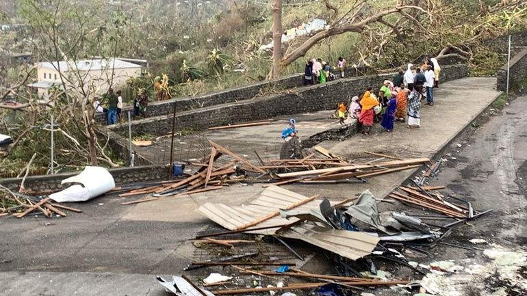 Cyclone Chido : atterrissage à Mayotte d'un premier avion transportant du matériel de secours