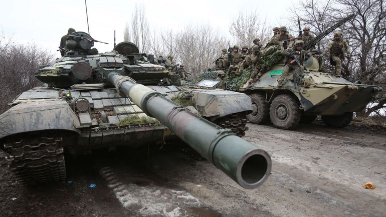 Invasion de l'Ukraine : les Russes ont pris un aéroport militaire près de Kiev, 