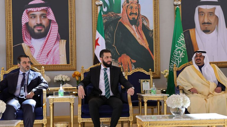 Le président syrien par intérim est en Arabie saoudite pour sa première visite à l'étranger