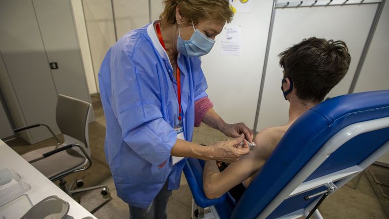 Coronavirus: Bart Somers veut mobiliser des fonctionnaires pour la campagne de vaccination
