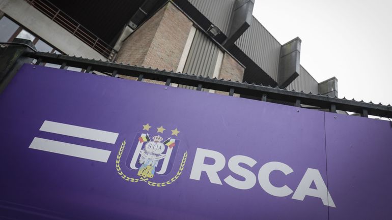 Anderlecht : Rayane Bounida, pépite de 15 ans, plante un superbe coup franc... mais tarde à signer un contrat pro