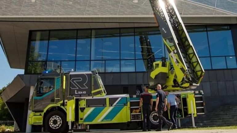 Les pompiers de la province de Liège rouleront-ils un jour dans des camions auto-échelle 100% électriques ?