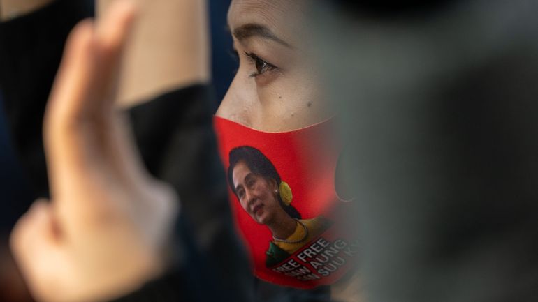 Coup d'État en Birmanie : un ex-député du parti d'Aung San Suu Kyi condamné à mort