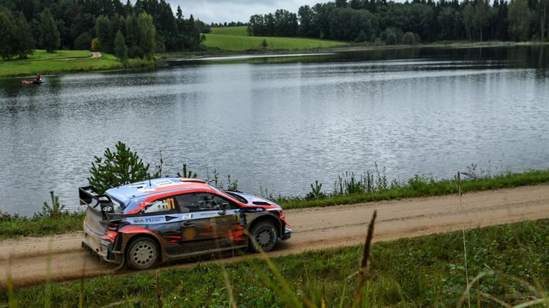 WRC Estonie : Neuville, 56 points de retard sur Ogier, obligé de briller sur les terres de Tanak