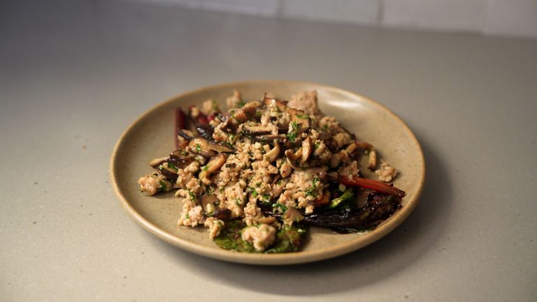 La poêlée gourmande : champignons et saucisse émiettée