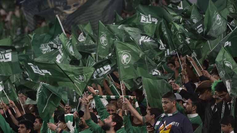 Instructions sur Whatsapp, 11 euros la soirée : un club saoudien paie des "fans" pour éviter les stades vides