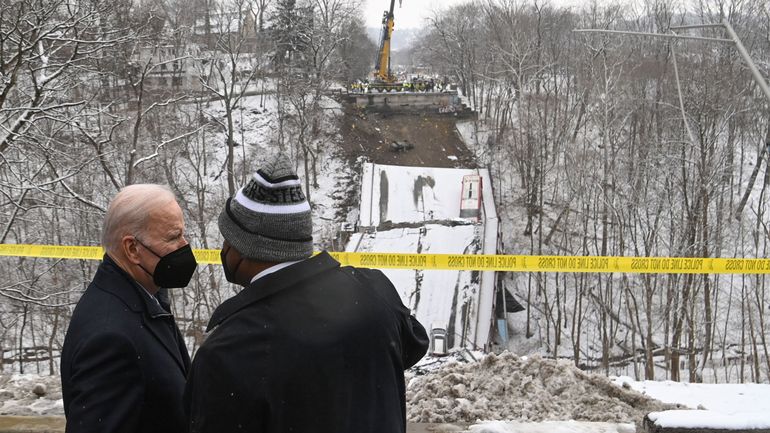 USA : devant un pont effondré de Pittsburgh, Joe Biden plaide pour la rénovation des infrastructures