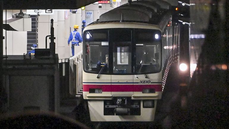 Japon : 17 passagers blessés par une attaque au couteau dans un train à Tokyo, un suspect arrêté
