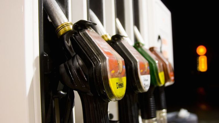 Les prix maxima de l'essence en baisse à partir de mercredi, le gasoil diesel en hausse