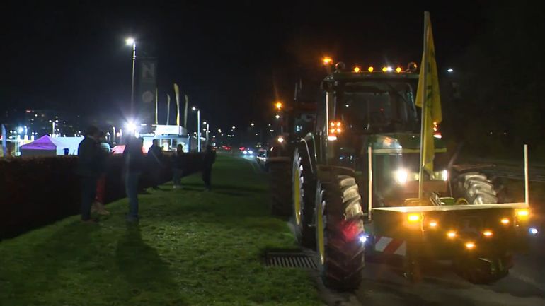 Manifestation : des dizaines de jeunes agriculteurs en colère bloquent plusieurs autoroutes