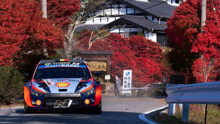 WRC Japon : Thierry Neuville 2e à 3 secondes d’Elfyn Evans après une deuxième journée écourtée