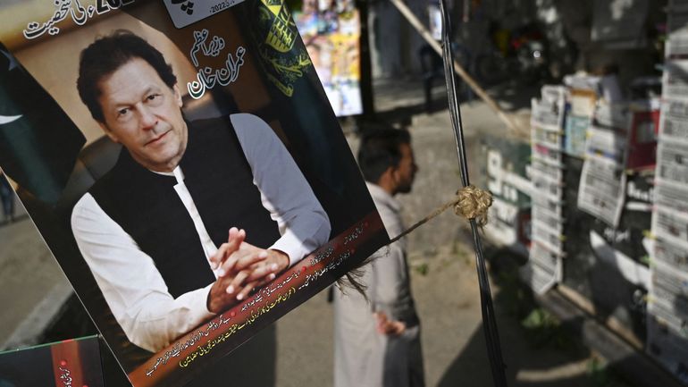 Au Pakistan, le Premier ministre Imran Khan est renversé par une motion de censure