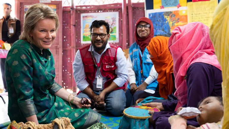 Au Bangladesh, la reine Mathilde visite le camp de réfugiés le plus étendu au monde