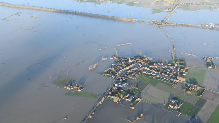 La situation s’améliore sur le front des inondations en Flandre, découvrez les photos aériennes