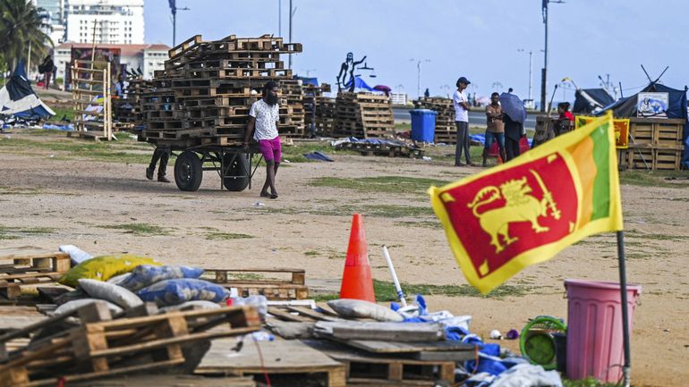 Au Sri Lanka, les manifestants évacuent leur principal campement après des mois de protestations