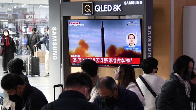 Tirs de missile nord-coréens : l'UE condamne et appelle à une 