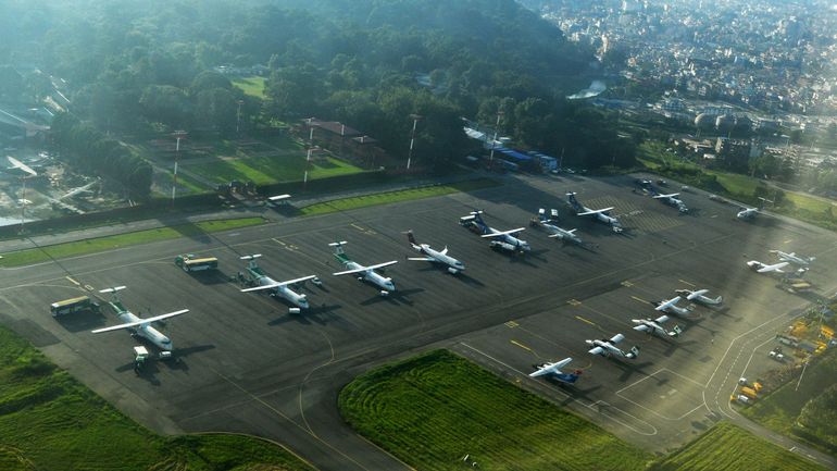 Népal : un avion avec 19 personnes à bord s'écrase lors du décollage