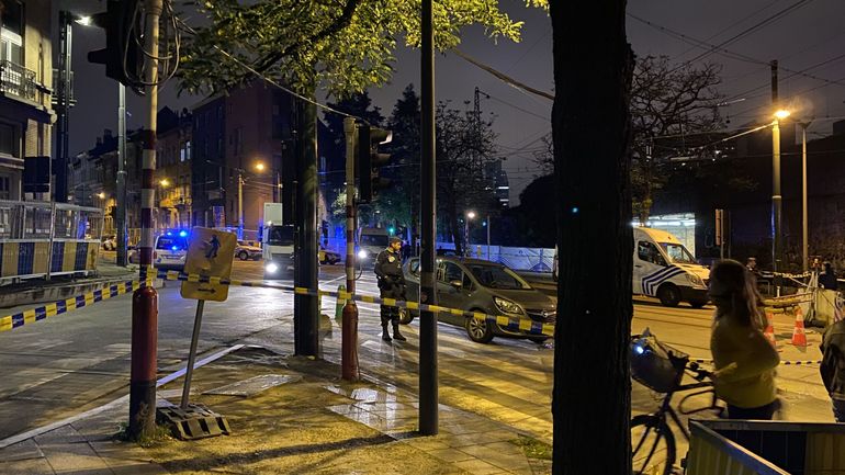 Policier tué à Schaerbeek : le suspect interpellé figure dans la banque de données de l'OCAM, le niveau de la menace maintenu à 2