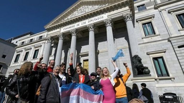 L'Espagne adopte une loi permettant de changer librement de genre dès 16 ans