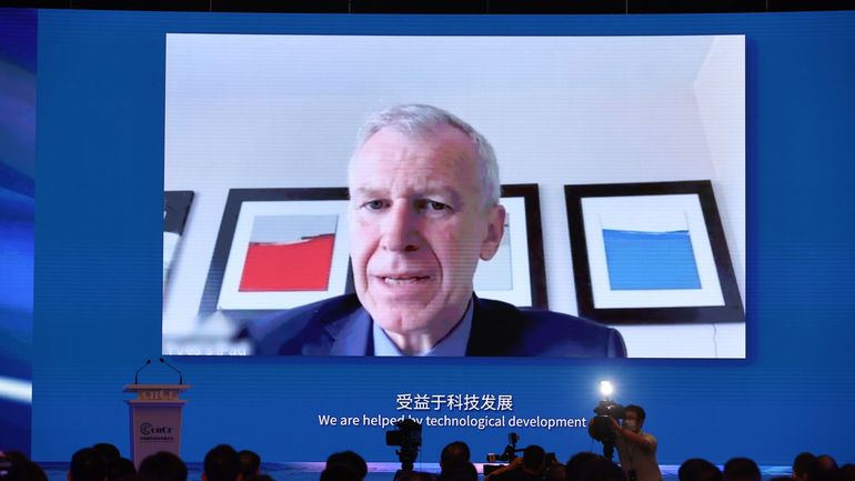 Yves Leterme aux côtés de Poutine et Kim Jong-un à Pékin... des tribunes rouges aux critiques noires