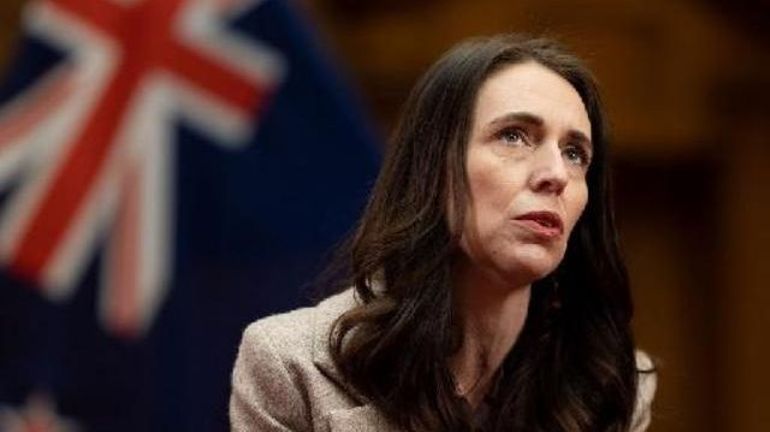 Scène cocasse pour la Première ministre néo-zélandaise, elle est interrompue par sa fille lors d'un direct