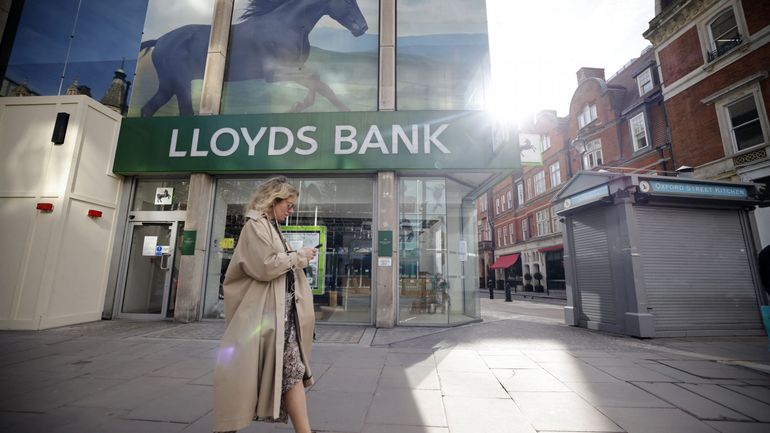 Lloyds ferme 44 agences au Royaume-Uni, le Covid-19 accélère la numérisation