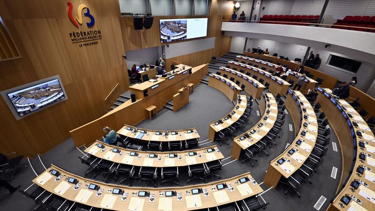 Fédération Wallonie-Bruxelles : le budget ajusté pour 2025 validé en commission du parlement