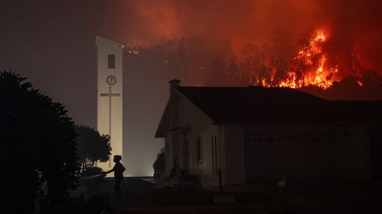 Le Portugal en lutte contre les feux de forêt, des milliers de pompiers mobilisés