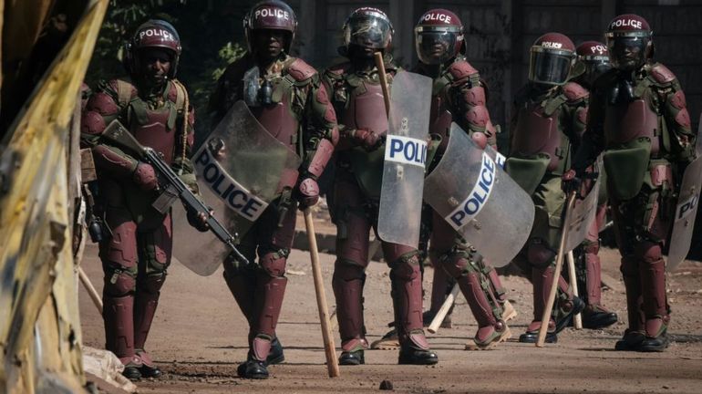 Des policiers kényans quittent Nairobi pour aider à sécuriser Haïti