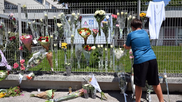 Surveillante poignardée dans la Haute-Marne, en France : reprise des cours et minute de silence dans tous les établissements scolaires du pays