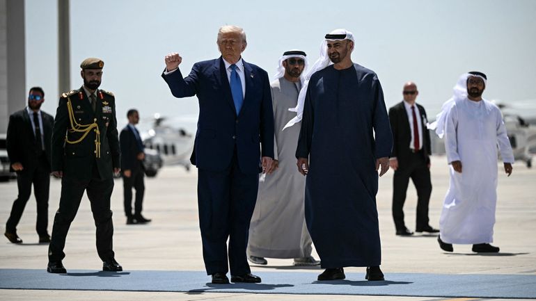 Donald Trump conclut une fastueuse tournée du Golfe