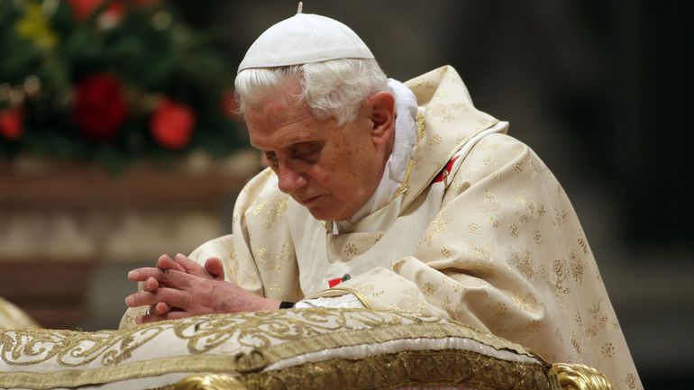 Direct vidéo - Dernier adieu au pape Benoît XVI : des dizaines de milliers de fidèles réunis à Rome pour suivre les funérailles présidées par François