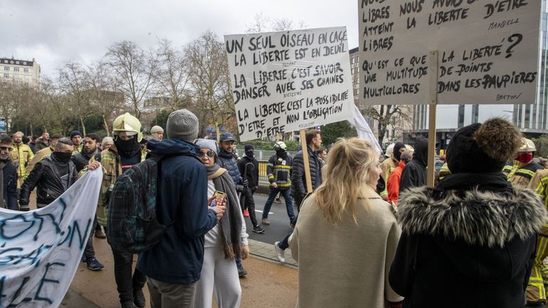 Manifestants à Bruxelles contre le pass sanitaire : une vingtaine de casseurs arrêtés