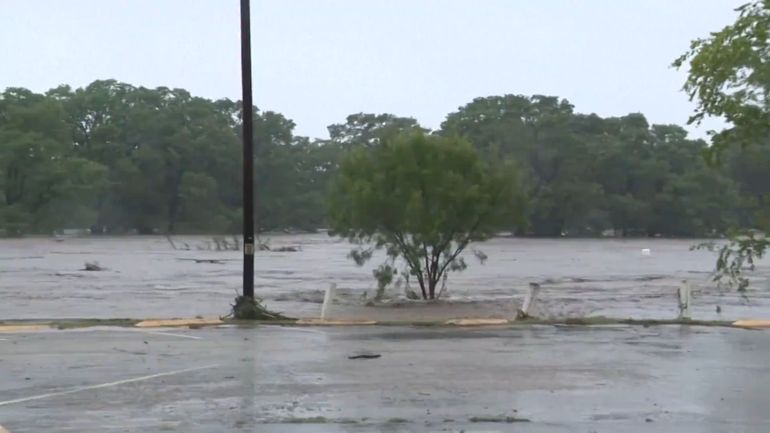 Au moins 24 morts et plusieurs disparus dans des inondations au Texas