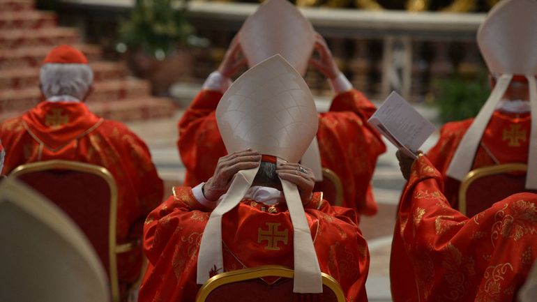 Le pape François hospitalisé : entre rémission, démission, ou décès, les différents scénarios pour la suite