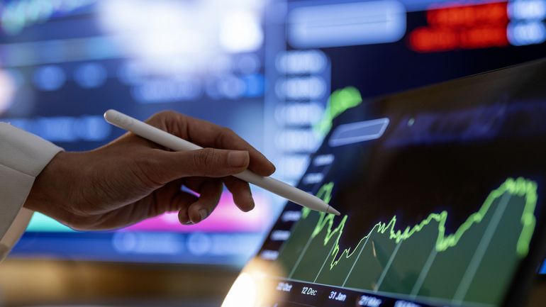 Les bourses européennes en chute libre ce lundi, le pétrole au plus bas depuis 4 ans : un vent de panique souffle sur les marchés mondiaux
