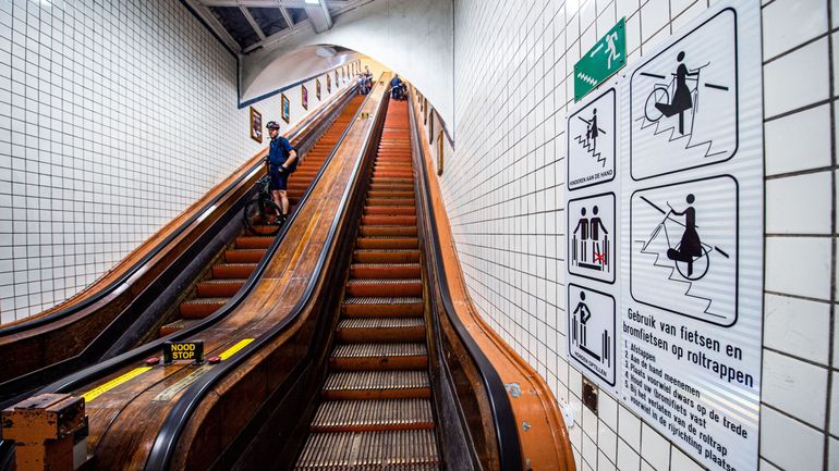 Tunnel sous l'Escaut à Anvers : à l'arrêt pour réparation, des escalators en bois de 1933 fâchent les cyclistes