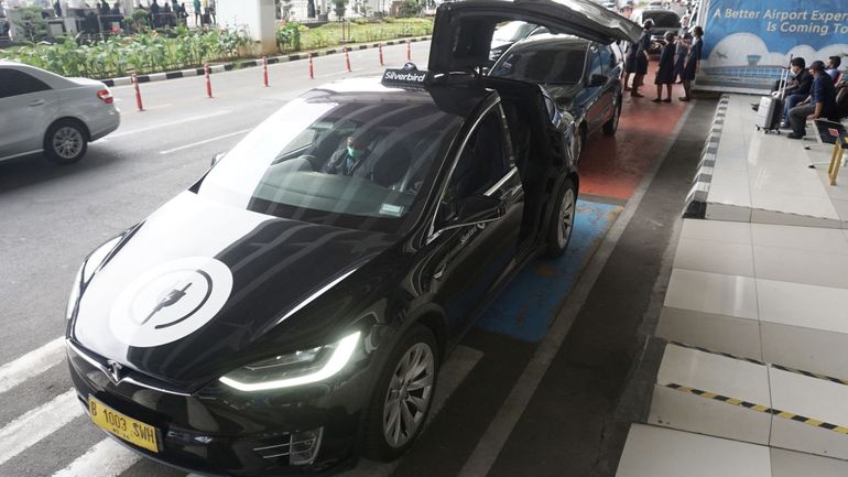 Tesla rappelle 7600 voitures pour remplacer l'airbag du conducteur