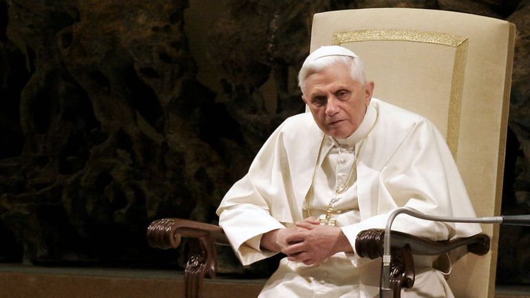 Le pape François annonce que Benoît XVI est 