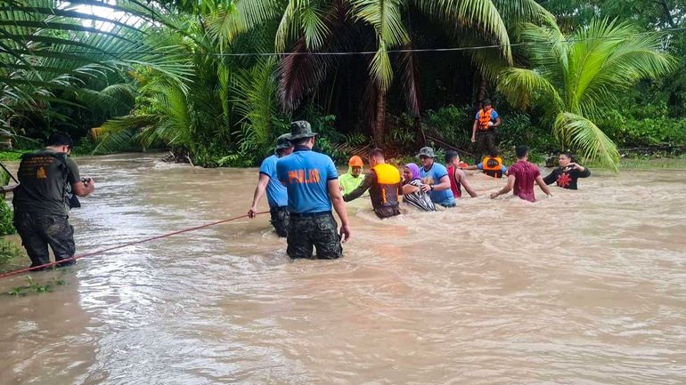 Philippines : le gouvernement revoit son bilan à la baisse à 45 morts, après le passage d'une tempête tropicale