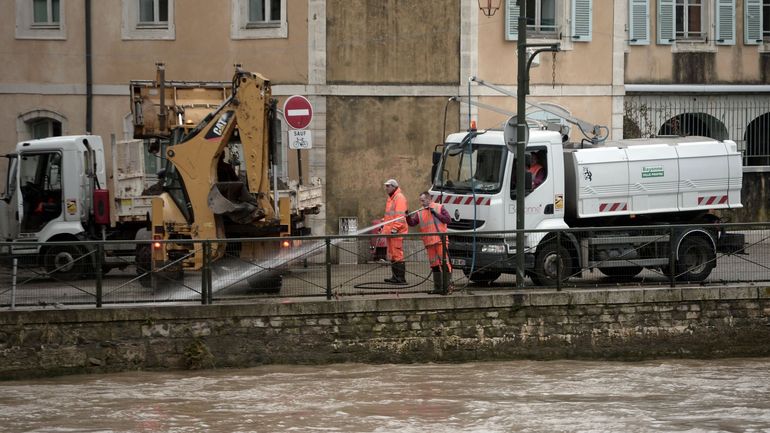 Inondations en France : premières opérations de nettoyage dans le Sud-Ouest, décrue en cours
