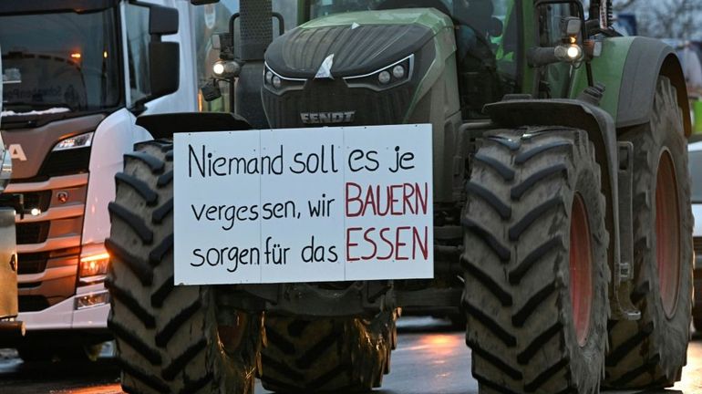 Allemagne : les agriculteurs en colère perturbent le trafic routier
