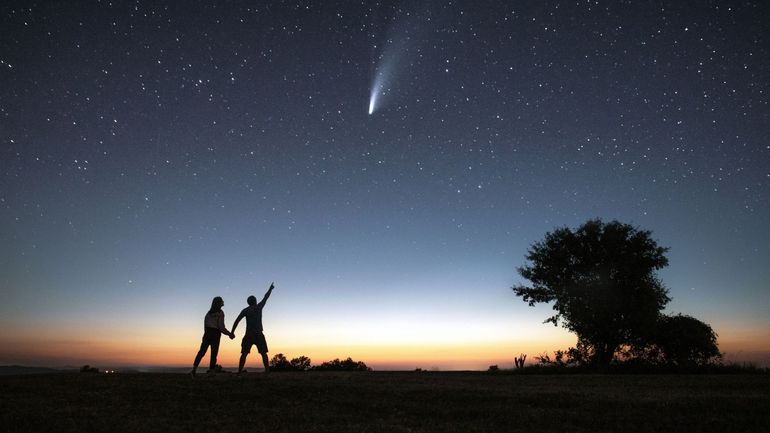 Les nuits des étoiles filantes reviennent du 12 au 14 août : comment ne rien manquer du spectacle des Perséides