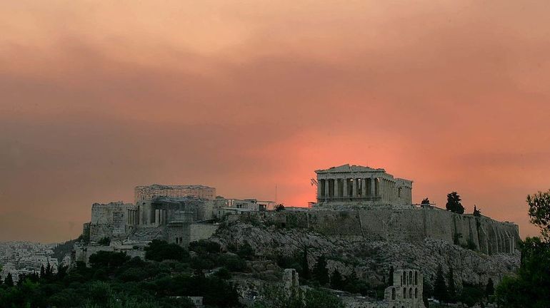 Grèce : nouvel incendie près d'Athènes, fermeture d'une autoroute principale