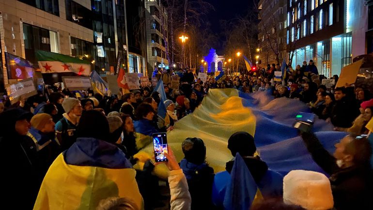 Invasion de l'Ukraine : un millier de manifestants à Bruxelles demandent la paix et des sanctions