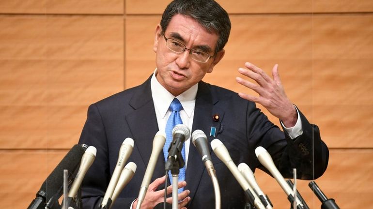 Japon : le très populaire Taro Kono entre dans la course pour diriger le parti au pouvoir